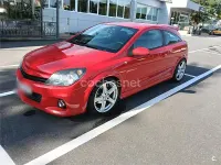 Usado Opel Astra GTC Sport 125 CV (91 kW) 2006 Rojo Berlina