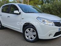Usado Dacia Sandero Lauréate 70 CV (51 kW) 2010 Blanco Berlina