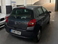 Usado Renault Clio II Dynamique 100 CV (73 kW) 2006 Gris / plata Berlina