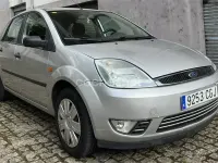 Usado Ford Fiesta Ghia 68 CV (50 kW) 2004 Gris / plata Utilitario