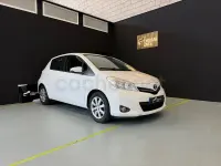 Usado Toyota Yaris Active 69 CV (50 kW) 2013 Blanco Utilitario