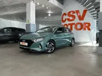 Usado Hyundai i20 100 CV (73 kW) 2022 Verde Utilitario