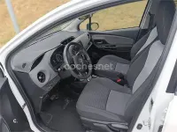 Usado Toyota Yaris Hybrid 100 CV (73 kW) 2020 Blanco Berlina