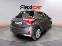 Begagnad Toyota Yaris Hybrid Active 100 HK (73 kW) 2022 Brun Sedan