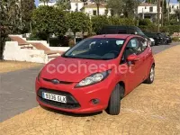 Usado Ford Fiesta Trend 82 HP (60 kW) 2009 Vermelho Sedan