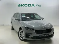 Usado Skoda Scala Selection 115 CV (84 kW) 2025 Gris / plata Utilitario