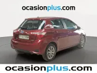 Usado Toyota Yaris Active 100 CV (73 kW) 2018 Rojo Utilitario