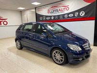 Usado Mercedes B180 Sport Edition 109 CV (80 kW) 2011 Azul Monovolumen