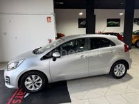 Usado Kia Rio 84 CV (61 kW) 2017 Gris / plata Berlina