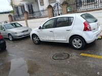 Usado Dacia Sandero Lauréate 75 CV (55 kW) 2010 Blanco Berlina