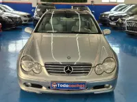 Usado Mercedes C180 143 CV (105 kW) 2004 Gris / plata Berlina