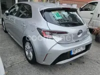 Usado Toyota Corolla 122 CV (89 kW) 2021 Gris / plata Berlina
