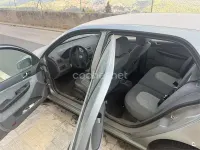 Usado Skoda Fabia Classic 64 CV (47 kW) 2002 Gris / plata Berlina