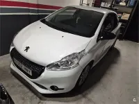 Usado Peugeot 208 Allure 120 CV (88 kW) 2013 Blanco Utilitario