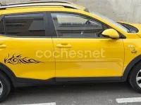 Begagnad Kia Stonic 100 HK (73 kW) 2023 Gul SUV