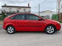 Usado Ford Focus Ghia 109 CV (80 kW) 2005 Rojo Berlina