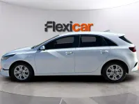 Usado Kia Ceed 136 CV (100 kW) 2023 Blanco Utilitario