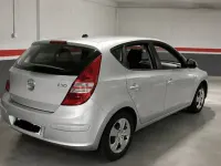 Usado Hyundai i30 Comfort 109 CV (80 kW) 2010 Gris / plata Berlina