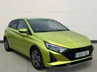 Usado Hyundai i20 100 CV (73 kW) 2025 Verde Utilitario