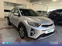 Usado Kia Stonic 100 CV (73 kW) 2024 Gris / plata SUV