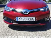 Usado Toyota Auris Hybrid Active 136 CV (100 kW) 2017 Rojo Familiar