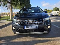 Usado Dacia Sandero Comfort 101 CV (74 kW) 2021 Gris / plata Berlina