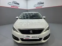 Usado Peugeot 308 Style 100 CV (73 kW) 2018 Blanco Berlina