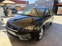 Usado Ford Focus Trend 109 CV (80 kW) 2005 Negro Utilitario