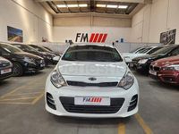 Käytetty Kia Rio 84 HP (61 kW) 2015 Valkoinen Sedan