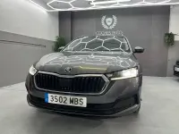 Usado Skoda Octavia Ambition 150 CV (110 kW) 2022 Gris / plata Familiar