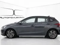 Usado Hyundai i20 100 CV (73 kW) 2023 Gris / plata Utilitario