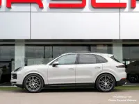 Usado Porsche Cayenne 470 CV (345 kW) 2024 Gris / plata SUV