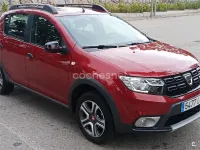 Usado Dacia Sandero Essentiel 90 CV (66 kW) 2019 Granate Berlina