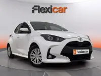 Usado Toyota Yaris Comfort 72 CV (52 kW) 2023 Blanco Utilitario