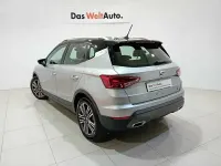 Usado Seat Arona FR 110 CV (80 kW) 2023 Gris plata SUV