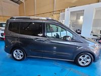 Usado Ford Tourneo Courier Ambiente 75 CV (55 kW) 2018 Gris Monovolumen