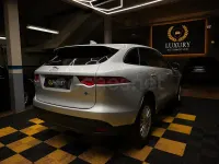 Usado Jaguar F-Pace Portfolio 163 CV (119 kW) 2017 Gris / plata SUV