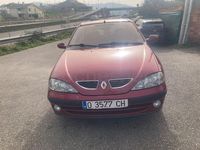 Usado Renault Mégane Authentique 110 CV (80 kW) 2000 Granate Berlina