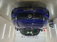Käytetty VW Touareg R 340 HP (250 kW) 2021 Musta Katumaasturi