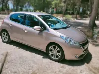 Usado Peugeot 208 Allure 120 CV (88 kW) 2013 Beige Utilitario