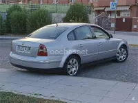 Usado VW Passat Highline 150 CV (110 kW) 2002 Gris / plata Berlina