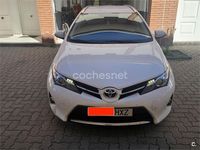Usado Toyota Auris Active 90 CV (66 kW) 2014 Blanco Familiar