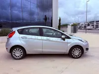 Usado Ford Fiesta Trend 82 CV (60 kW) 2015 Gris / plata Utilitario