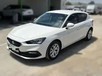 Usado Seat Leon Style 116 CV (85 kW) 2022 Blanco Utilitario