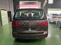 Usado VW Touran Advance 105 CV (77 kW) 2014 Marrón Monovolumen