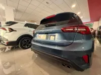 Usado Ford Focus ST-Line 155 CV (114 kW) 2024 Gris Utilitario