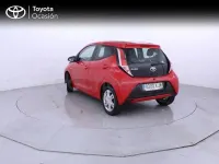 Usado Toyota Aygo X-play 69 CV (50 kW) 2018 Rojo Utilitario
