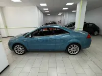Usado Ford Focus Cabriolet Titanium 136 CV (100 kW) 2007 Azul Descapotable