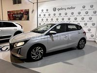 Usado Hyundai i20 84 CV (61 kW) 2023 Gris / plata Berlina