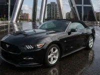 Usado Ford Mustang 305 CV (224 kW) 2015 Negro Descapotable